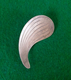 soelv broche som blad med svung 2021