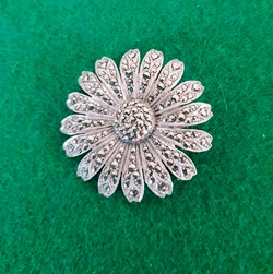 Broche marguerite markasitter 2021